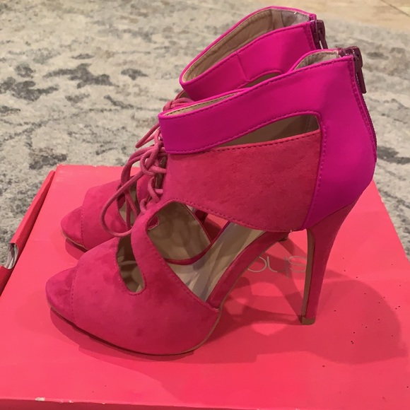 Shoe Dazzle Fuchsia lace up sandals size 8 - Picture 2 of 5